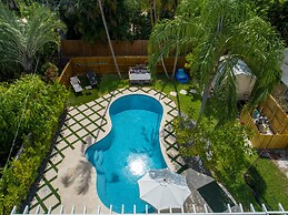 Victoria Park Oasis with Heated Pool