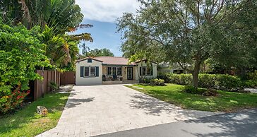 Victoria Park Oasis with Heated Pool