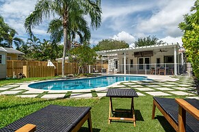Victoria Park Oasis with Heated Pool