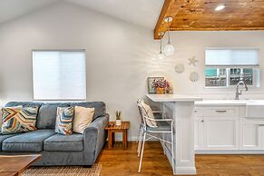 Charming 2 BDR Seaside Cottage 5 Min to Beach!