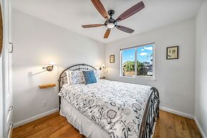 Charming 2 BDR Seaside Cottage 5 Min to Beach!