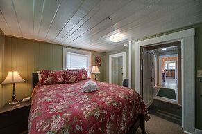 Moonshiner's Cabin Minutes From Two Wheels!