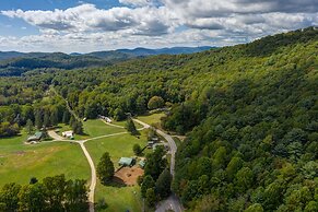 Moonshiner's Cabin Minutes From Two Wheels!