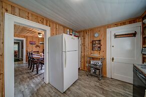 Moonshiner's Cabin Minutes From Two Wheels!