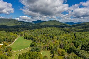 Moonshiner's Cabin Minutes From Two Wheels!