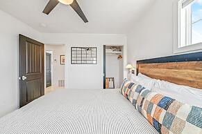 Your Dream Seaside Vacation! Charming 2 BDR Home