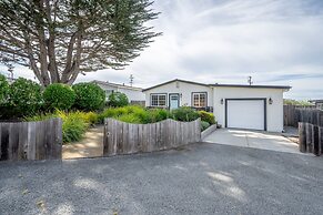 Your Dream Seaside Vacation! Charming 2 BDR Home