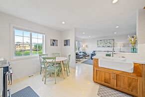 Your Dream Seaside Vacation! Charming 2 BDR Home