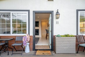 Your Dream Seaside Vacation! Charming 2 BDR Home