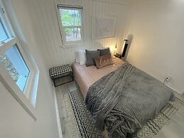 Lake House Bungalow