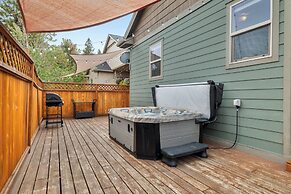 Hot-tub, Pet-friendly, 30 min to Mt Bachelor!