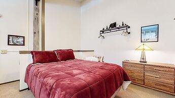 Escape to The Summit - Pool & HT Next Door