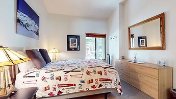 Escape to The Summit - Pool & HT Next Door