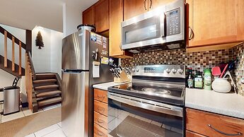 Escape to The Summit - Pool & HT Next Door