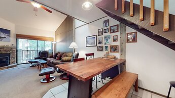 Escape to The Summit - Pool & HT Next Door