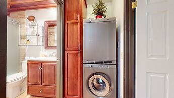 Escape to The Summit - Pool & HT Next Door