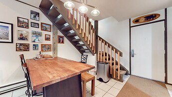 Escape to The Summit - Pool & HT Next Door