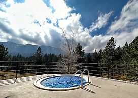 Inviting Mountain Retreat Steps From Ski Lifts!