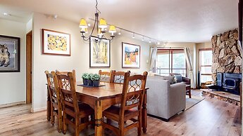 Inviting Mountain Retreat Steps From Ski Lifts!