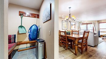 Inviting Mountain Retreat Steps From Ski Lifts!