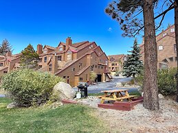 Inviting Mountain Retreat Steps From Ski Lifts!