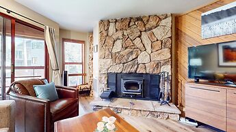 Inviting Mountain Retreat Steps From Ski Lifts!