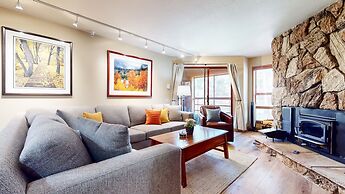 Inviting Mountain Retreat Steps From Ski Lifts!