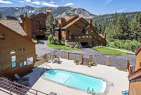 Inviting Mountain Retreat Steps From Ski Lifts!