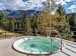 Inviting Mountain Retreat Steps From Ski Lifts!