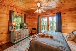 Gorgeous & Secluded 3 BDR Cabin in Mineral Bluff!
