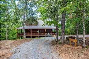 Gorgeous & Secluded 3 BDR Cabin in Mineral Bluff!