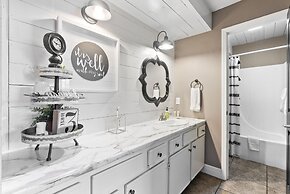 Branson Vacation Station - Charming 1 BDR Condo in the Middle of Every