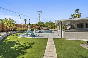 3 BDR Desert Oasis in the Heart of Palm Springs!
