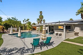 3 BDR Desert Oasis in the Heart of Palm Springs!