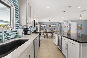 3 BDR Desert Oasis in the Heart of Palm Springs!