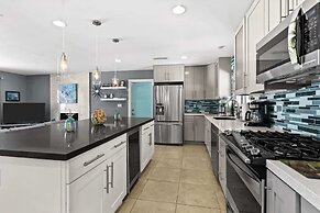 3 BDR Desert Oasis in the Heart of Palm Springs!