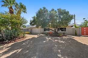 3 BDR Desert Oasis in the Heart of Palm Springs!