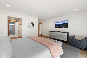 NEW Zephyr Cove Zen - Hot tub & Summer Pool