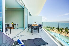 NEW Beachfront Marítima Condos 2 Pools