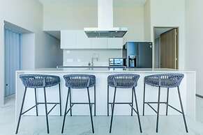 NEW Beachfront Marítima Condos 2 Pools