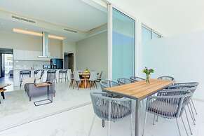 NEW Beachfront Marítima Condos 2 Pools