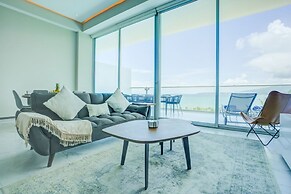 NEW Beachfront Marítima Condos 2 Pools