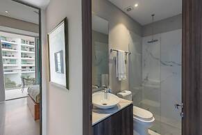 NEW Beachfront Marítima Condos 2 Pools