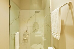 NEW Beachfront Marítima Condos 2 Pools