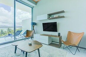 NEW Beachfront Marítima Condos 2 Pools