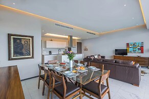 NEW Beachfront Marítima Condos 2 Pools