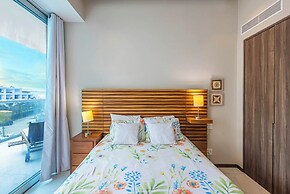 NEW Beachfront Marítima Condos 2 Pools