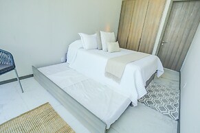 NEW Beachfront Marítima Condos 2 Pools