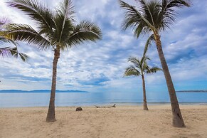 NEW Beachfront Marítima Condos 2 Pools