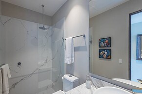 NEW Beachfront Marítima Condos 2 Pools